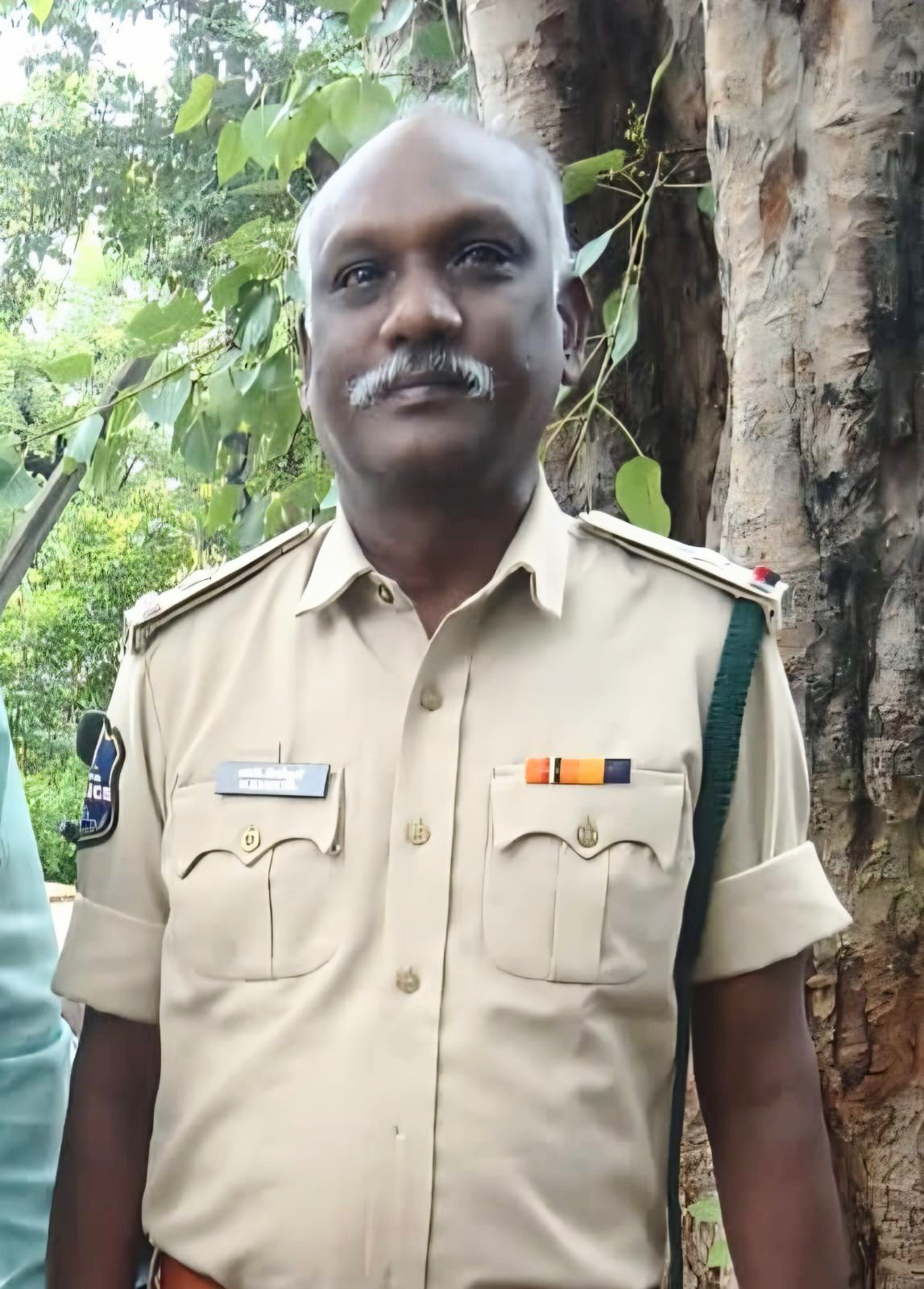 పోలీస్ ఏఆర్‌ఎస్‌ఐ గుండెపోటుతో మృతి
